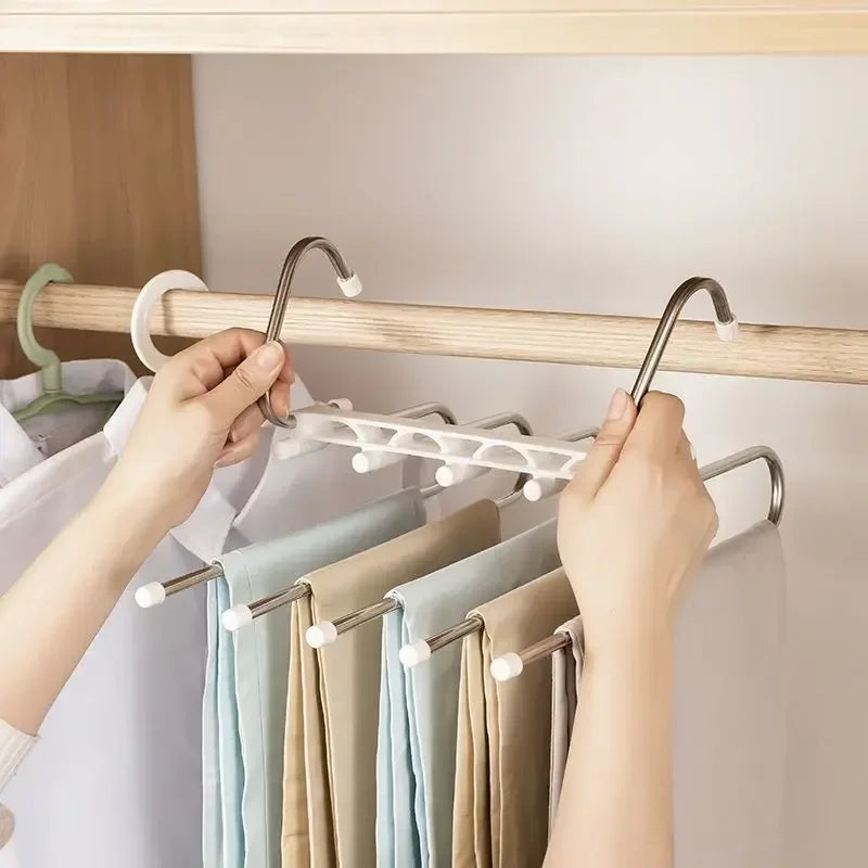 SmartRack Pro — Cabide Multifuncional 5 em 1 para Organização de Roupas!